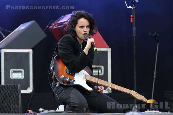 ANNA CALVI - 2018-08-25 - SAINT CLOUD - Domaine National - Scene de la Cascade - 